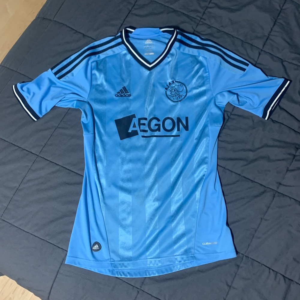 High quality vintage soccer jersey.